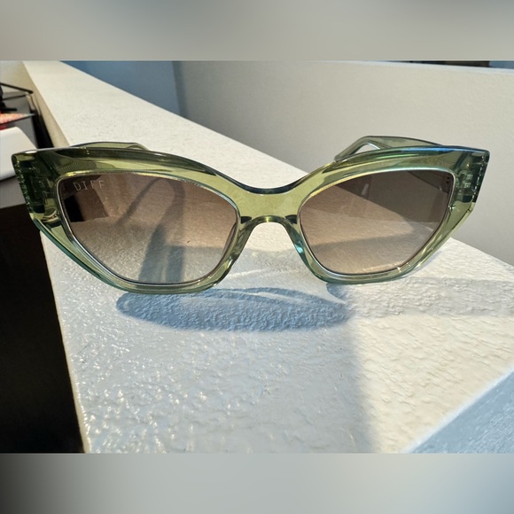Diff Eyewear Accessories - Diff Eyewear White Lotus Thailand Green Sunglasses